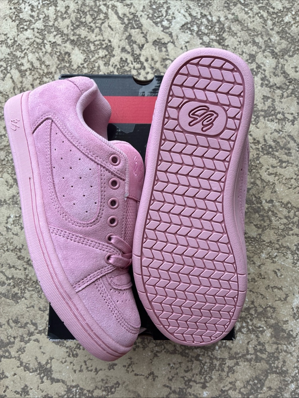 Brand New ES Accel Suede Skate Shoes. Men’s size 9. Extra laces - Picture 5 of 5